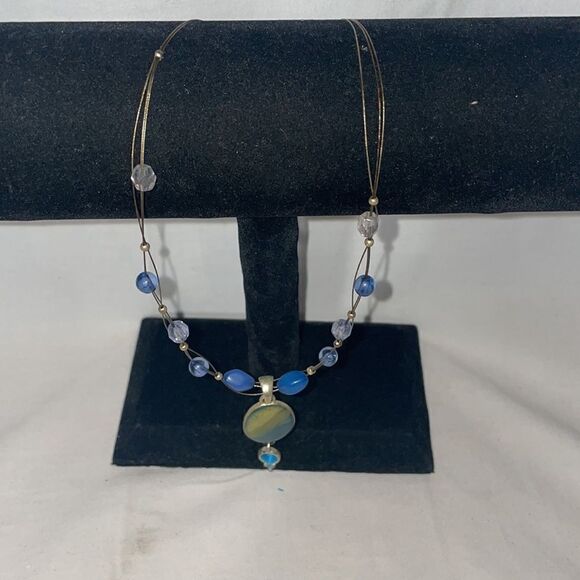 Beautiful beaded wire necklace - Picture 2 of 7